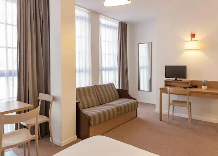 Appart'city Confort Centre Aparthotel 3*